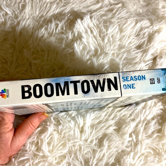 BOOMTOWN DVD SET NBC SERIES 5 Discs DONNIE WAHLBERG LANA PARRILLA GUC - Picture 2 of 11